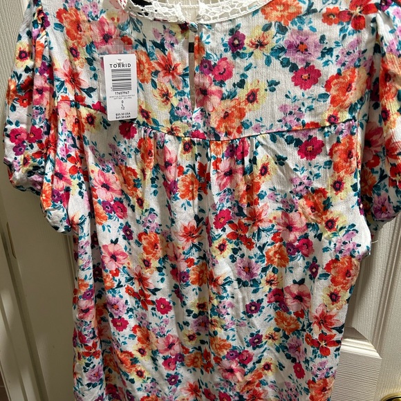 Torrid top - Picture 3 of 3